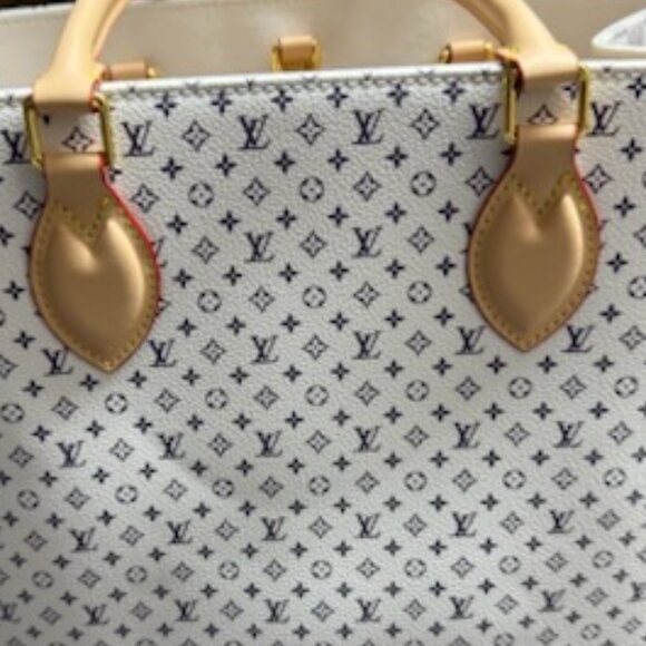 NEW DESIGNER INSPIRED TOTE-PERFECTION - Picture 5 of 9